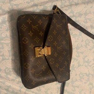 Louis Vuitton Pochette Métis crossbody